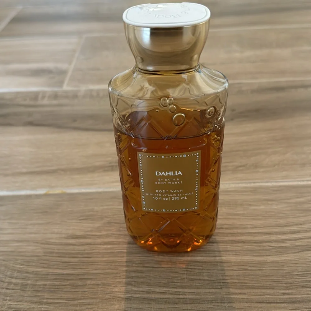 Bath & Body Work Dahlia Body Wash